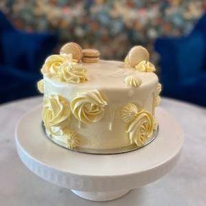Vintage Round cake with bows