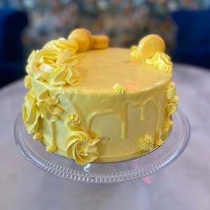 The Colour Collection: Yellow 2 Layer Cake with Macarons