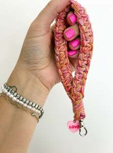 LOVE MACRAMÈ WRISTLET