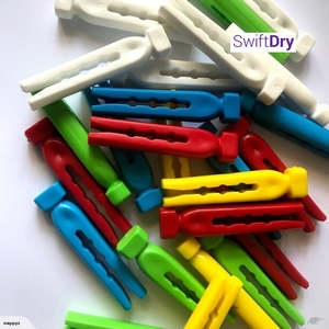 Accessories: Coloured Dolly Clothes Pegs x25