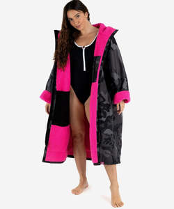 Dryrobe Advance Unisex Long Sleeve - Black Camo/Pink
