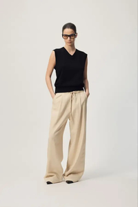 Products: Gregory - Aero Cashmere Vest - Black - Swoon