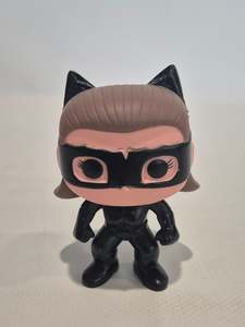 Batman: OOB - Catwoman (21)