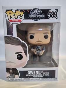 Jurassic World - Owen with Baby Raptor (589)