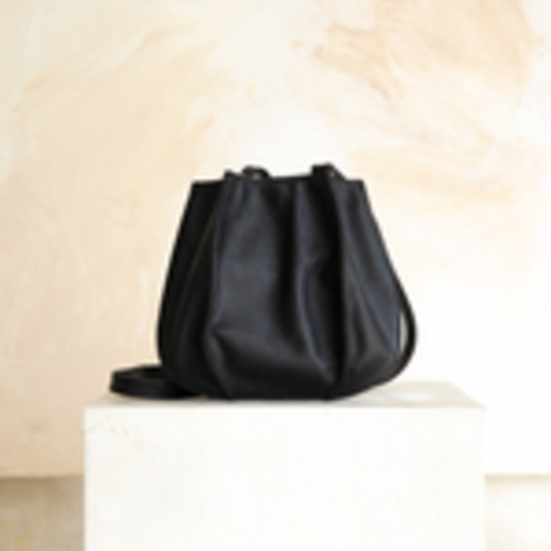 Accessories 1: Vera Mina Crossbody Textured Noir/Black