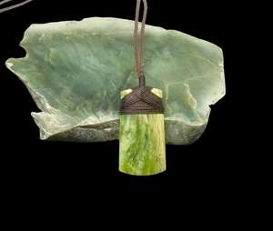 Products: Nz marsden flower hei Toki 5cm x 3 cm - Takutai Rere Jade