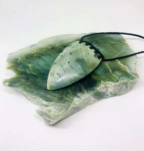 NZ NEPHRITE ARAHURA INANGA REI NIHO - Takutai Rere Jade