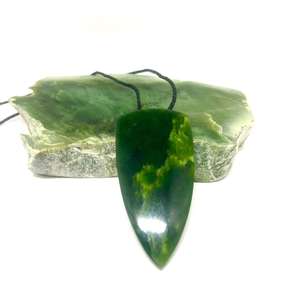 KAWAKAWA POUNAMU REI NIHO 7X3.5CM - Takutai Rere Jade