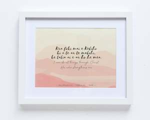 Tokelauan: Philippians 4:13 - Tokelauan : I can do all things - Mountains (White) Table Top