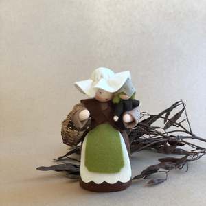 Waldorf Dolls 1: MOTHER EARTH WITH ROOT CHILD / SEED BABY