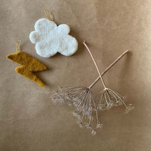 Muskhane: FELT CHRISTMAS DECORATIONS ~ CLOUD & LIGHTENING