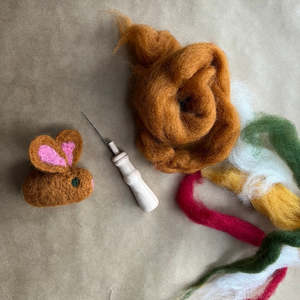 School: NEEDLE FELTING ~ WOODEN NEEDLE HOLDER TOOL ~ GLUCKSKAFER