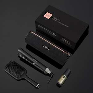 ghd Platinum+ Hair Straightener Gift Set