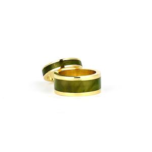 Rua Kōura – Gold and Pounamu wedding ring