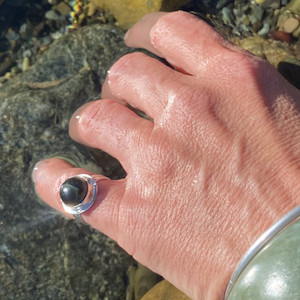 Iti pounamu – Small pounamu ring