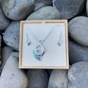 Taonga Jewellery Jewellery Set: Pāua Pikorua Jewellery Set