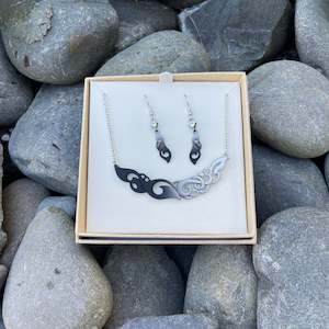 Taonga Jewellery Jewellery Set: Black and Silver Manaia Breastplate Set
