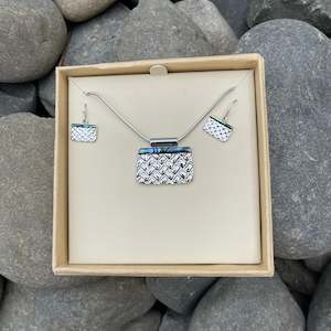 Taonga Jewellery Jewellery Set: Pāua Kete Jewellery Set