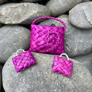 Taonga Jewellery Taniko Embroidered: Harakeke Set