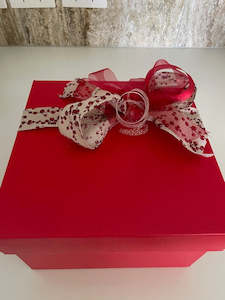 Gift Boxes For All Occasions: A Red Gift Box - Medium (Fill with your own selection of products)