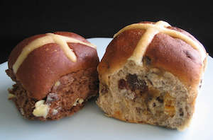 Pandoro Traditional Hot Cross Buns