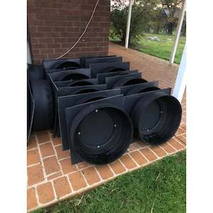 Buckets Feeding: Naughty Pony Paddock Feeder