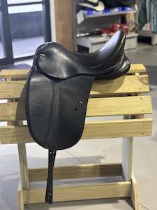 Santa Cruz 16.5" Dressage Saddle