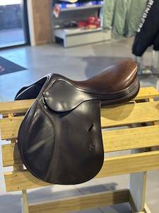 Second Hand: 17" Equipe Expression Jump Saddle