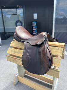 Stubben Roxane 17" (Med Wide)