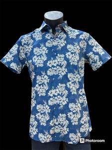 Short Sleeved Shirts: Manschett Hibiscus