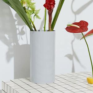 Living: Manor Vase