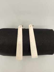 Products: Earrings Medium Whale Bone AS4