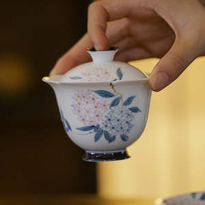 White porcelain hand-painted pastel hydrangea ceramic lid bowl Gaiwan 135ml