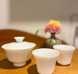 Gaiwan: White Gaiwan With 2 Tea Cups Beginner Friendly 130ml，Dia9.5cm*H8cm