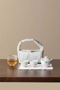 Frontpage: Arita-yaki hand-painted stamen lid bowl tea cup portable tea set