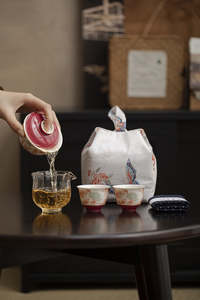 Frontpage: Carmon white chrysanthemum cover bowl tea cup kung fu tea set portable