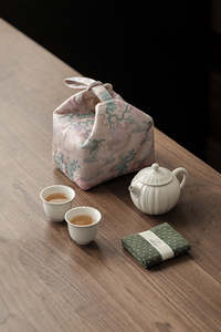 Frontpage: Gray glaze teapot travel tea set portable storage tea set
