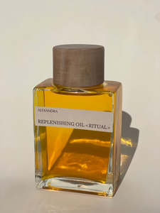 Face: Alexandra | Replenishing Oil Moisturiser