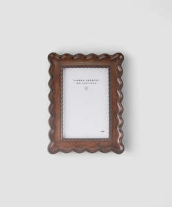 Home Decor: Chestnut Wavy Photoframe 4x6