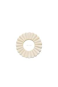 Home Decor: Single Scalloped Round Frame