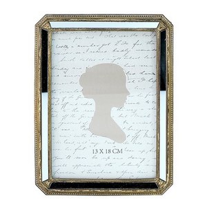 Home Decor: Ornate Photo Frames