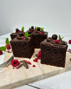 Chilled Nationwide: Chocolate Cake 30 x 40cm Slab 36 pieces