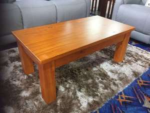 Basic wooden Coffee Table – Honey