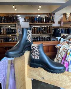Do Not Remove: PRE LOVED - Verbenas Rain Boots