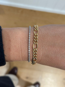 Diamond Bracelets: 9ct White Gold Diamond Tennis Bracelet