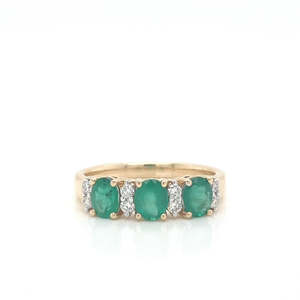 Emerald 2: Emerald & Diamond 9k Yellow Gold Ring