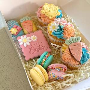 Easter 2025: Easter Gift Box - 3 cupcakes, 3 macarons, 2 chocsicles & 1 cookie