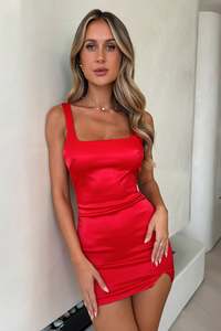 Latest: Eira Dress - Red