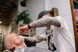 Accessories: Hot towel shave