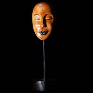 Exhibition Gallery: Face form carving by Ian Dumper